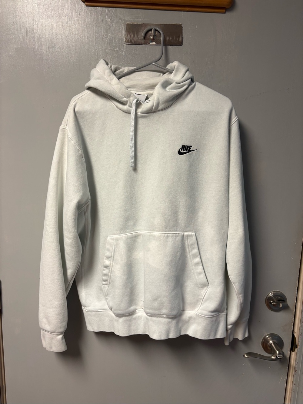 Nike Men’s White Pullover Hoodie - Classic Swoosh size large